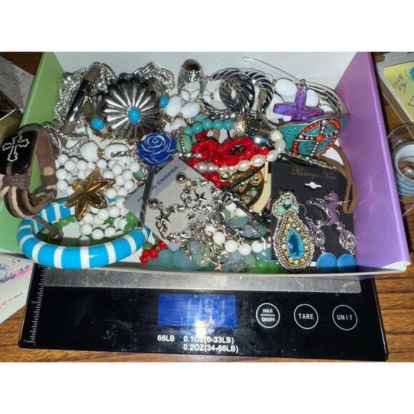 Vintage Southwestern Style Costume Jewelry Lot Silver Tone Wearable 1 Lb 14 Oz - Picture 10 of 10